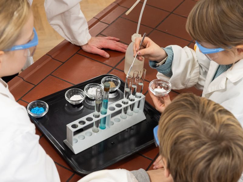 Montessori Experimente 6-9 Jährige